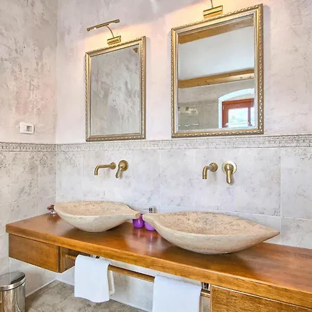 Valica Holiday home Veli Jezenj