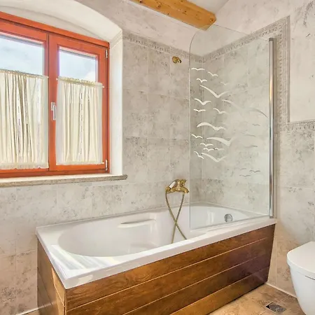Valica Holiday home Veli Jezenj